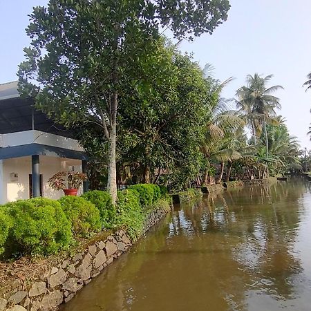 Valentine'S Rice Bowl Home Stay Alappuzha 外观 照片